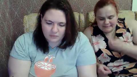 HollyXEva online show from 04-17-26, 05:27