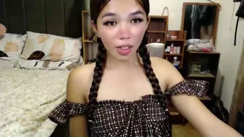 holy_molly1 online show from 05-05-26, 01:24
