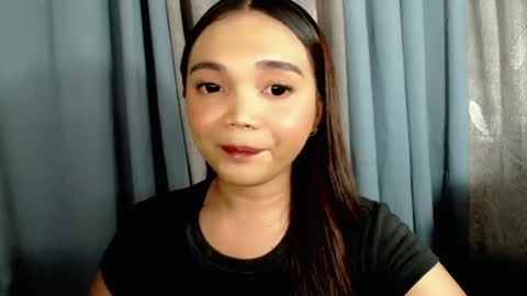 Snapshot of holy_shine chatting on 07-16-26, 08:42 Bella online show from 07-16-26, 08:42