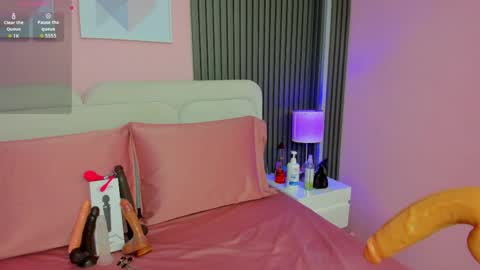 honey_sofii_ online show from 04-15-26, 11:28