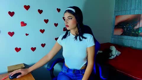 HONEY LUXE online show from 02-15-26, 04:31