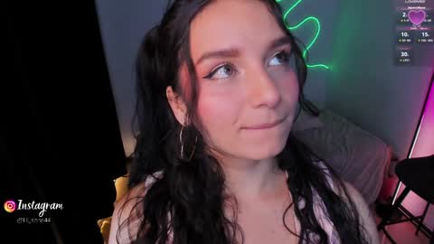 Snapshot of honeymoontea chatting on 05-05-26, 11:35 online show from 05-05-26, 11:35