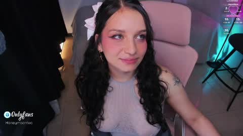 Snapshot of honeymoontea chatting on 05-13-26, 11:44 online show from 05-13-26, 11:44