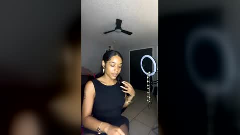 Snapshot of honeyrayxx chatting on 07-19-26, 01:53 honeyrayxx online show from 07-19-26, 01:53