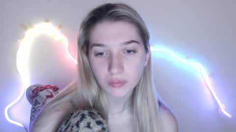 Snapshot of honeyveil chatting on 06-10-26, 01:43 honeyveil online show from 06-10-26, 01:43
