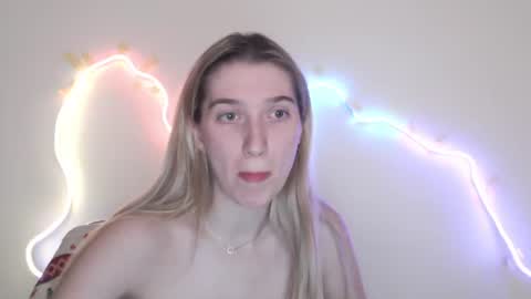 Snapshot of honeyveil chatting on 06-19-26, 12:20 honeyveil online show from 06-19-26, 12:20