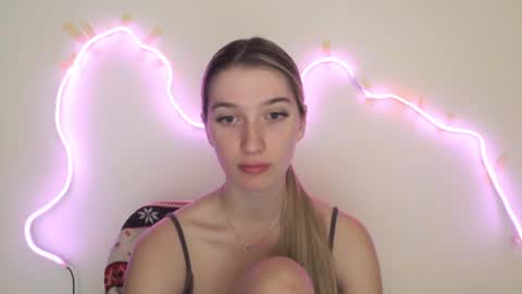 Snapshot of honeyveil chatting on 06-25-26, 11:37 honeyveil online show from 06-25-26, 11:37