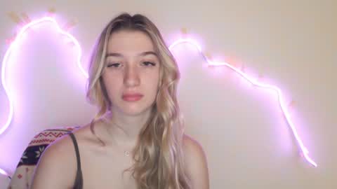 Snapshot of honeyveil chatting on 06-27-26, 11:15 honeyveil online show from 06-27-26, 11:15