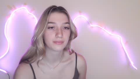 Snapshot of honeyveil chatting on 06-27-26, 12:22 honeyveil online show from 06-27-26, 12:22
