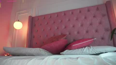 Snapshot of honeyymoonn_ chatting on 04-20-26, 07:26 Honey Moon Help me to reach 100 thumbs up online show from 04-20-26, 07:26