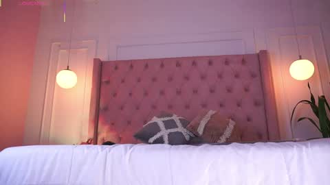 Snapshot of honeyymoonn_ chatting on 05-01-26, 07:40 Honey Moon Help me to reach 100 thumbs up online show from 05-01-26, 07:40