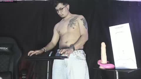 Snapshot of honter20 chatting on 06-14-26, 06:15 robiin online show from 06-14-26, 06:15