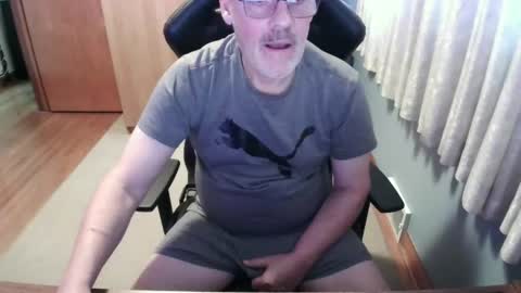 Snapshot of horndoggyx1 chatting on 07-20-26, 08:00 horndoggy online show from 07-20-26, 08:00