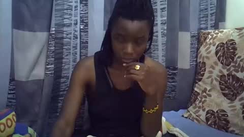 Snapshot of horny_baddie18 chatting on 06-02-26, 07:05 Leila online show from 06-02-26, 07:05