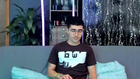 Alex and Camilo online show from 06-08-26, 01:11