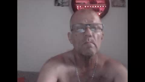 Snapshot of hornymikesa chatting on 12-31-24, 06:27 HORNY MIKE online show from 12-31-24, 06:27
