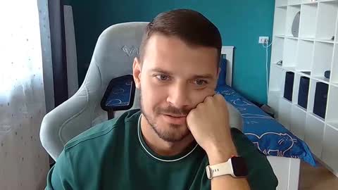 hot_cap_77 online show from 10-15-25, 01:00