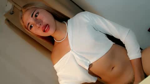 hot_little_angel18 online show from 05-24-26, 02:27