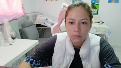 Snapshot of hot_mommymia chatting on 05-06-26, 03:06 Mia online show from 05-06-26, 03:06