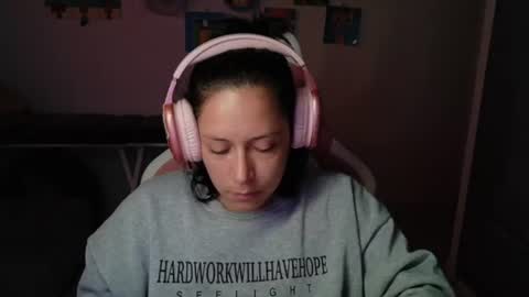 Snapshot of hot_mommymia chatting on 06-13-26, 04:38 Mia online show from 06-13-26, 04:38