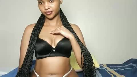Snapshot of hot_sexy_babe chatting on 05-17-26, 01:14 Bellah online show from 05-17-26, 01:14