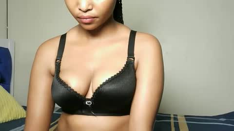 Snapshot of hot_sexy_babe chatting on 05-26-26, 01:56 Bellah online show from 05-26-26, 01:56