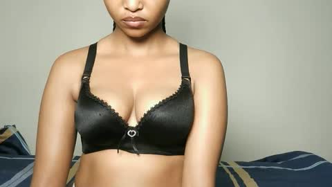 Snapshot of hot_sexy_babe chatting on 05-27-26, 02:08 Bellah online show from 05-27-26, 02:08