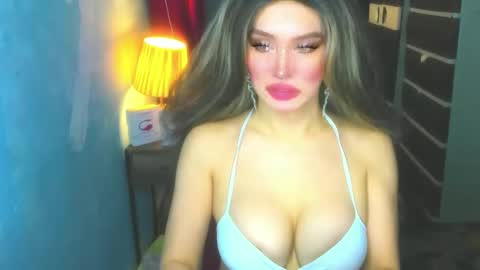 Snapshot of hotbabe_tanya chatting on 04-21-26, 02:04 T A N Y A online show from 04-21-26, 02:04