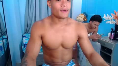 Snapshot of hotcrew_ chatting on 07-09-26, 11:53 Hussain aaron and Ekko online show from 07-09-26, 11:53