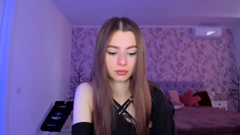 Snapshot of hotmolly_ chatting on 06-17-26, 09:45 hotmolly_ online show from 06-17-26, 09:45