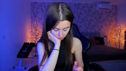 Snapshot of hotmolly_ chatting on 06-20-26, 06:33 hotmolly_ online show from 06-20-26, 06:33