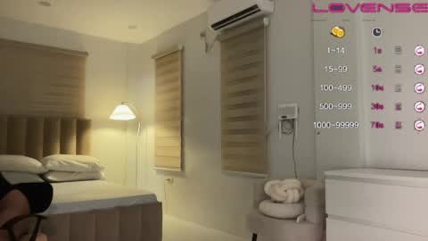 Snapshot of hotnessemerie chatting on 05-16-26, 10:47 hotnessemerie online show from 05-16-26, 10:47