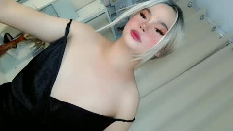 hotsiren101 online show from 06-17-26, 03:46