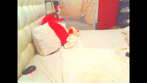 Snapshot of hottesa2019 chatting on 09-22-25, 11:45 THEONE online show from 09-22-25, 11:45