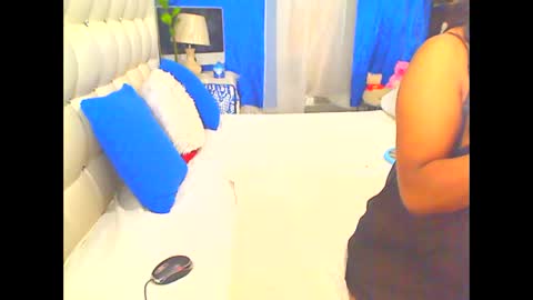 Snapshot of hottesa2019 chatting on 01-12-26, 10:53 THEONE online show from 01-12-26, 10:53