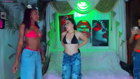 hotties_kittens18 online show from 03-19-26, 08:57