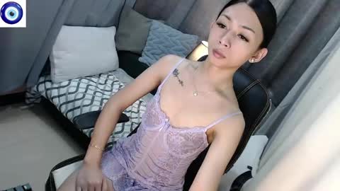 Snapshot of hottmolly100403 chatting on 04-23-26, 02:24 SCARLET online show from 04-23-26, 02:24