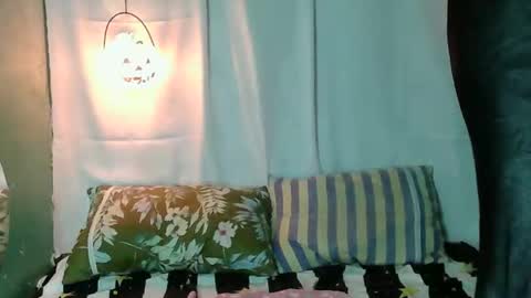 hotwetmommaxxx online show from 10-28-25, 09:39