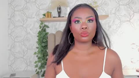 Snapshot of huge_boobs_ebony chatting on 06-07-26, 07:06 huge boobs ebony online show from 06-07-26, 07:06