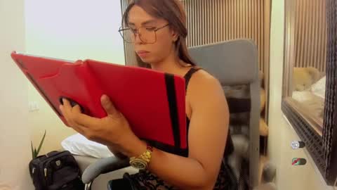 Queen karen grey online show from 12-23-24, 11:04