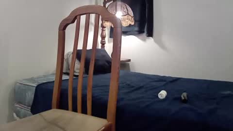 Snapshot of hugobergeron chatting on 02-12-26, 05:46 HugoBergeron82 online show from 02-12-26, 05:46