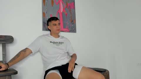 Snapshot of hugosan2 chatting on 03-17-26, 02:53 Hugo online show from 03-17-26, 02:53