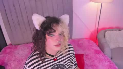 Snapshot of hunter_pheach chatting on 06-28-26, 10:49 Hunter online show from 06-28-26, 10:49