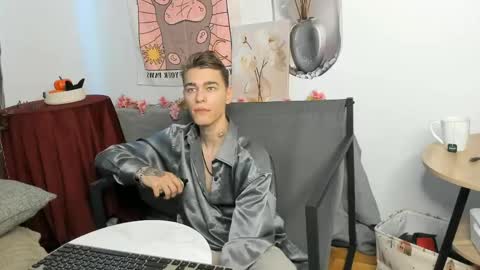 hyper_muse online show from 03-25-26, 12:00
