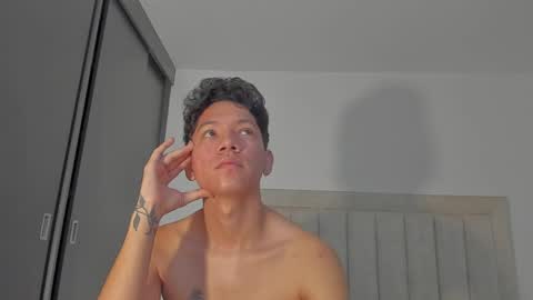 Snapshot of iamjulian_ chatting on 05-21-26, 11:39 Juliiiiian online show from 05-21-26, 11:39