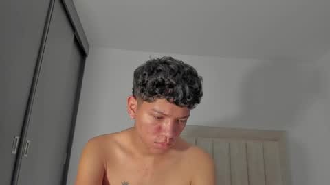 Snapshot of iamjulian_ chatting on 06-05-26, 11:05 Juliiiiian online show from 06-05-26, 11:05