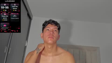 Snapshot of iamjulian_ chatting on 06-10-26, 11:09 Juliiiiian online show from 06-10-26, 11:09