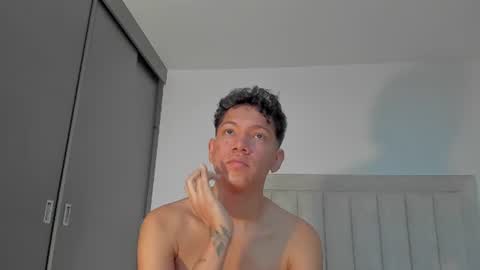 Snapshot of iamjulian_ chatting on 06-19-26, 11:25 Juliiiiian online show from 06-19-26, 11:25