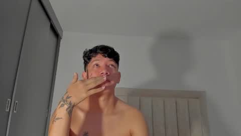 Snapshot of iamjulian_ chatting on 06-21-26, 11:02 Juliiiiian online show from 06-21-26, 11:02