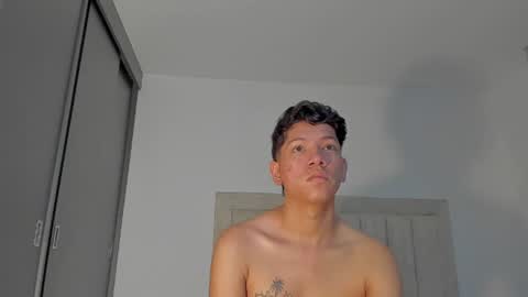 Snapshot of iamjulian_ chatting on 06-23-26, 11:19 Juliiiiian online show from 06-23-26, 11:19